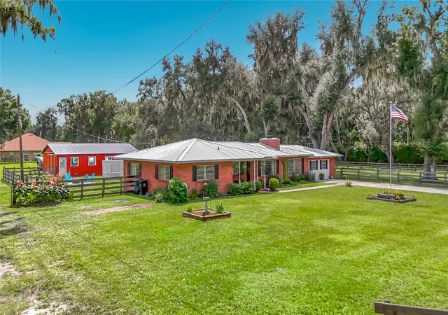 Photo 3 of Single family home for sale at 1644 W Socrum Loop Rd, Lakeland, FL 33810 | MLS# L4964701 | Listing updated on 2026-09-13