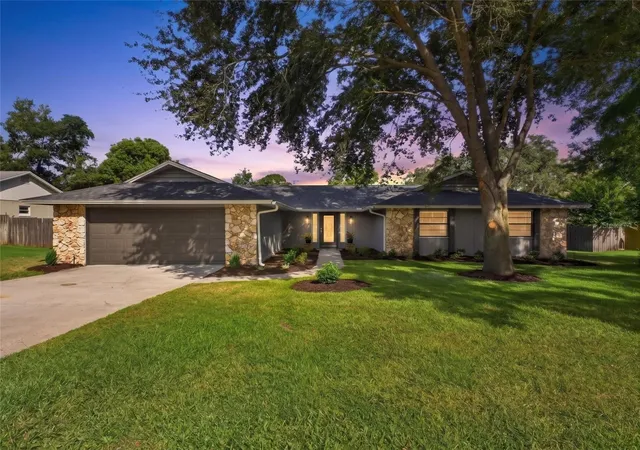 Photo 1 of Single family home for sale at 2183 Bent Oak Dr, Apopka, FL 32712 | MLS# O6437885 | Listing updated on 2026-09-23