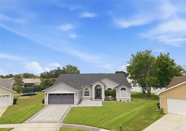 Photo 4 of Single family home for sale at 672 Cranebrook Ct, Oviedo, FL 32766 | MLS# O6437888 | Listing updated on 2026-09-16