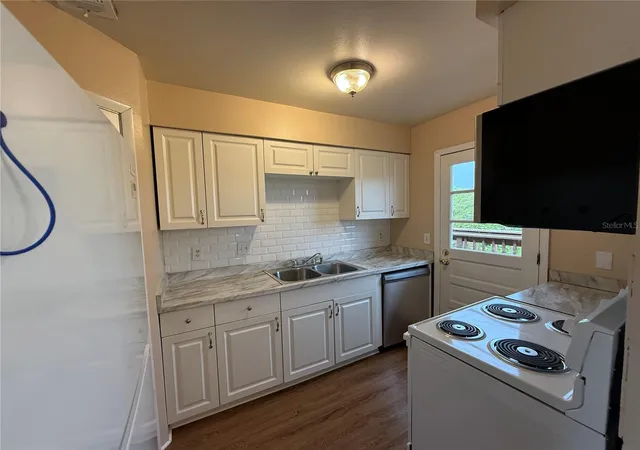 Photo 3 of Condo for sale at 1920 E Edgewood Dr #N8, Lakeland, FL 33803 | MLS# B4902364 | Listing updated on 2026-09-01