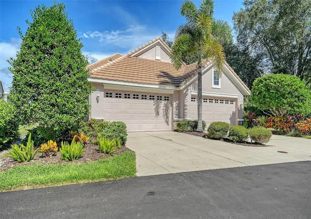 Photo 2 of Single family home for sale at 8306 Tartan Flds Cir, Lakewood Ranch, FL 34202 | MLS# A4704597 | Listing updated on 2026-09-01