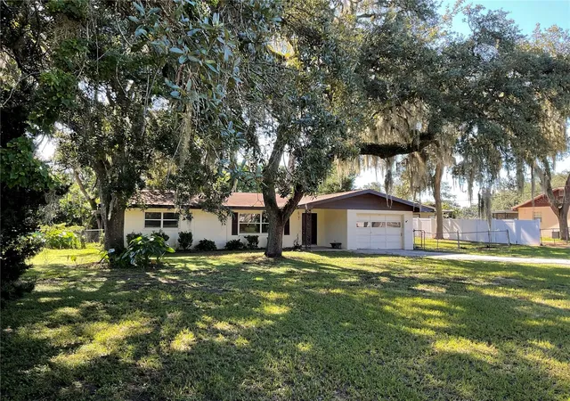 Photo 1 of Single family home for sale at 5032 Flamingo Ln, Dade City, FL 33523 | MLS# TB8544092 | Listing updated on 2026-09-01
