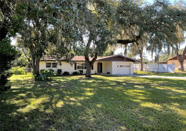 Photo 2 of Single family home for sale at 5032 Flamingo Ln, Dade City, FL 33523 | MLS# TB8544092 | Listing updated on 2026-09-01