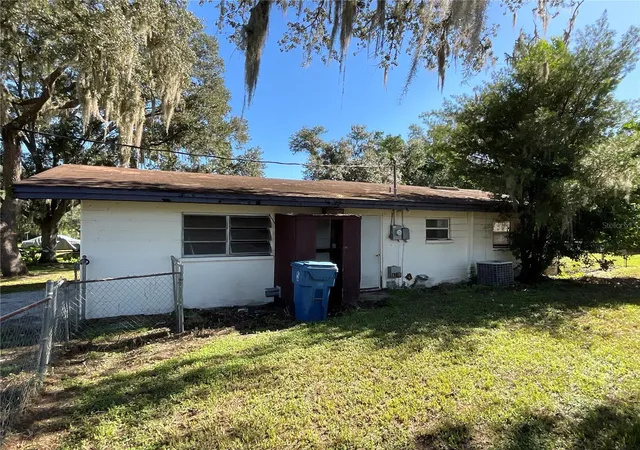 Photo 5 of Single family home for sale at 5032 Flamingo Ln, Dade City, FL 33523 | MLS# TB8544092 | Listing updated on 2026-09-01