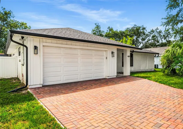 Photo 2 of Single family home for sale at 4039 Cool Water Ct, Winter Park, FL 32792 | MLS# O6437904 | Listing updated on 2026-09-18