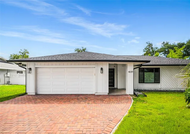 Photo 3 of Single family home for sale at 4039 Cool Water Ct, Winter Park, FL 32792 | MLS# O6437904 | Listing updated on 2026-09-18