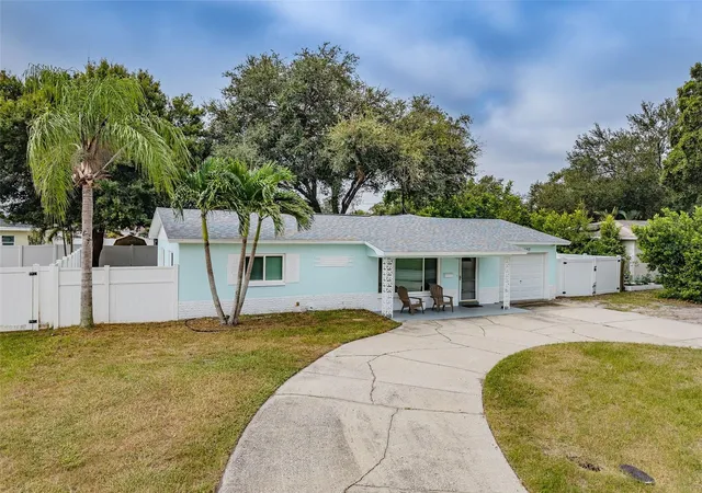 Photo 3 of Single family home for sale at 4460 33rd Avenue N, Saint Petersburg, FL 33713 | MLS# TB8544096 | Listing updated on 2026-10-04