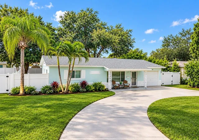 Photo 3 of Single family home for sale at 4460 33rd Avenue N, Saint Petersburg, FL 33713 | MLS# TB8544096 | Listing updated on 2026-10-04