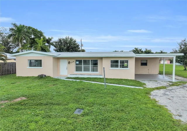 Photo 2 of Single family home for sale at 214 W Grace St, Punta Gorda, FL 33950 | MLS# C7530183 | Listing updated on 2026-10-05