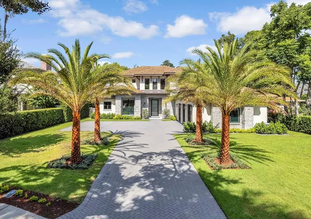 Photo 2 of Mansion for sale at 901 Golfview Ter, Winter Park, FL 32789 | MLS# O6437917 | Listing updated on 2026-09-18