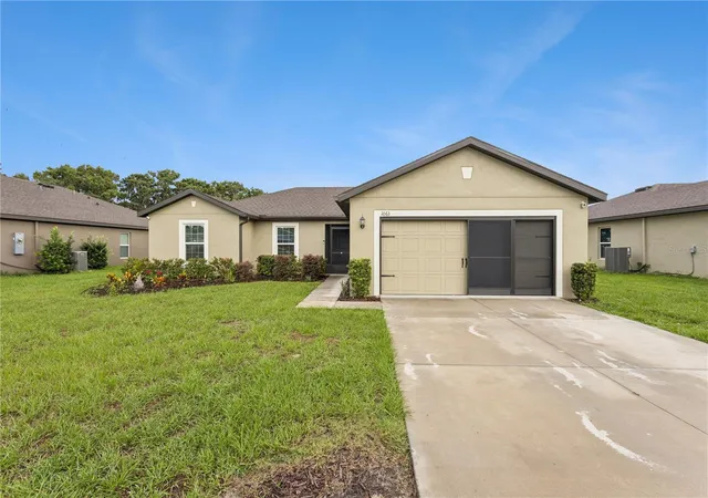 Photo 1 of Single family home for sale at 1063 Lake Arbor Ct, Tavares, FL 32778 | MLS# O6437919 | Listing updated on 2026-09-01