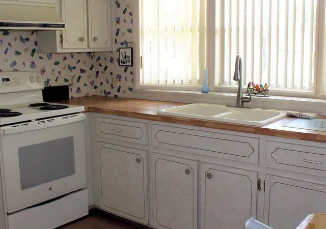 Photo 2 of Manufactured home for sale at 802 Date Palm St, Largo, FL 33778 | MLS# TB8544129 | Listing updated on 2026-09-02