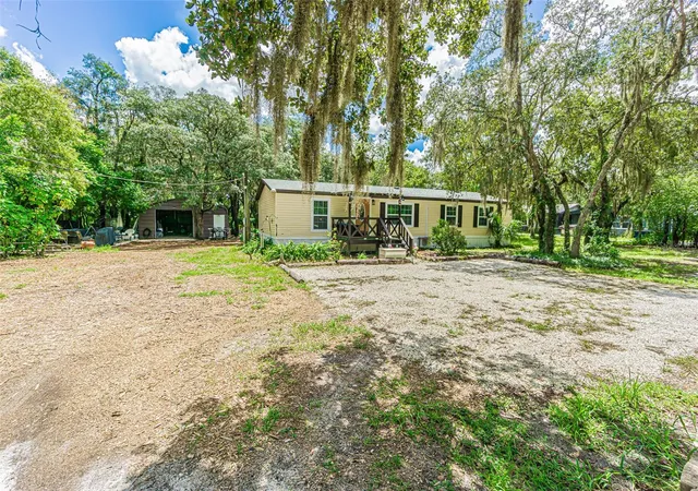 Photo 3 of Manufactured home for sale at 11420 English Walnut St, Hudson, FL 34669 | MLS# W7889078 | Listing updated on 2026-09-21