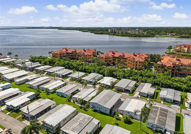 Photo 3 of Manufactured home for sale at 18675 Us Hwy 19 N #427, Clearwater, FL 33764 | MLS# TB8544137 | Listing updated on 2026-09-23