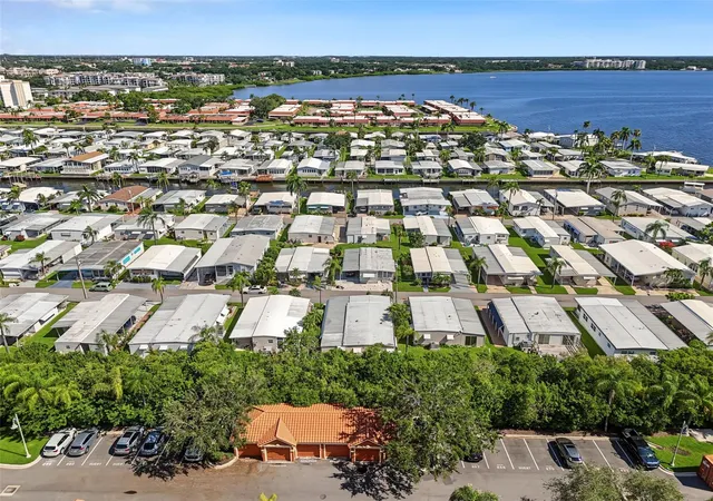 Photo 3 of Manufactured home for sale at 18675 US Hwy 19 N #427, Clearwater, FL 33764 | MLS# TB8544137 | Listing updated on 2026-09-23