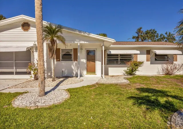 Photo 3 of Single family home for sale at 1780 Elinor Pl, Englewood, FL 34223 | MLS# D6148624 | Listing updated on 2026-09-14