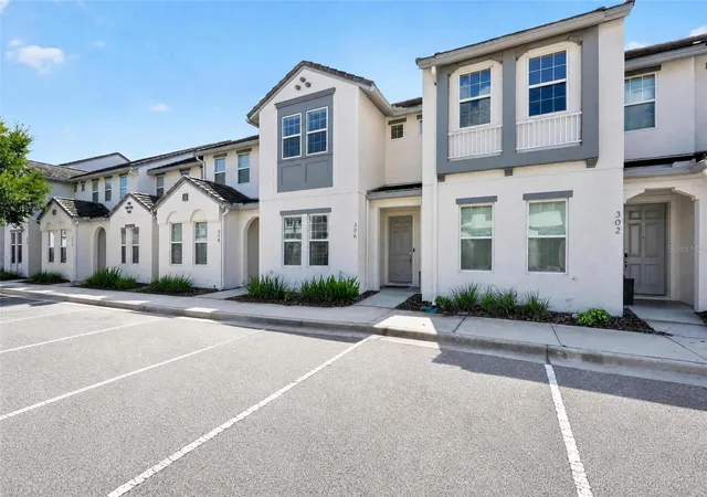 Photo 2 of Townhouse for sale at 306 Captiva Dr, Davenport, FL 33896 | MLS# O6437937 | Listing updated on 2026-09-02
