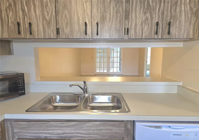 Photo 5 of Single family home for sale at 2912 Wainwright Ct, New Port Richey, FL 34655 | MLS# W7889079 | Listing updated on 2026-09-01