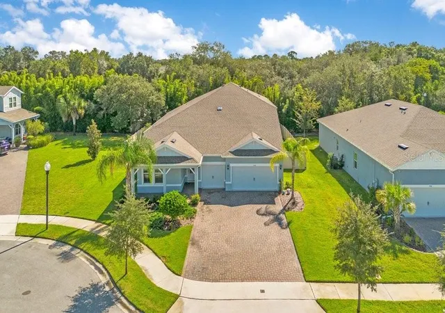 Photo 2 of Single family home for sale at 704 Fox Edge Ct, Oviedo, FL 32765 | MLS# O6437942 | Listing updated on 2026-10-07