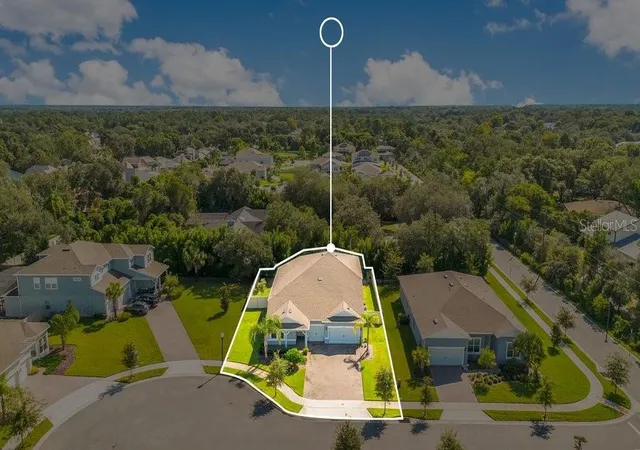 Photo 3 of Single family home for sale at 704 Fox Edge Ct, Oviedo, FL 32765 | MLS# O6437942 | Listing updated on 2026-10-07