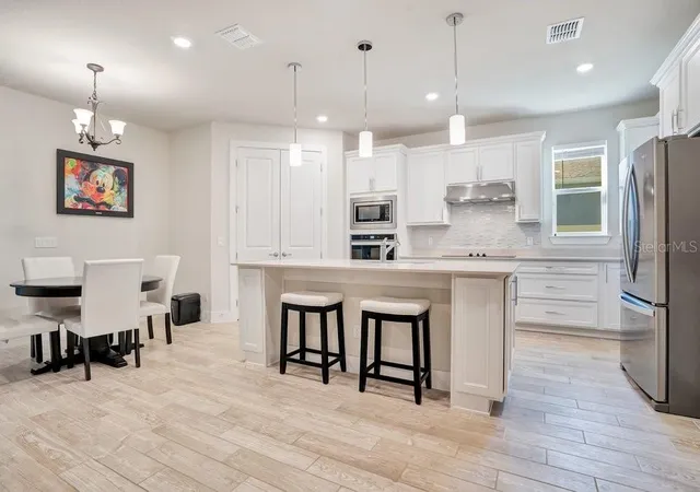 Photo 3 of Single family home for sale at 704 Fox Edge Ct, Oviedo, FL 32765 | MLS# O6437942 | Listing updated on 2026-10-07