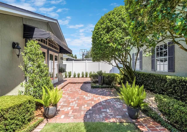 Photo 3 of Single family home for sale at 1200 Woodmere Dr, Winter Park, FL 32789 | MLS# O6437944 | Listing updated on 2026-09-14