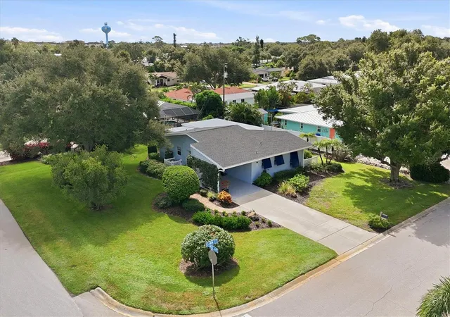 Photo 2 of Single family home for sale at 213 Firenze Ave W, Venice, FL 34285 | MLS# A4704627 | Listing updated on 2026-09-20