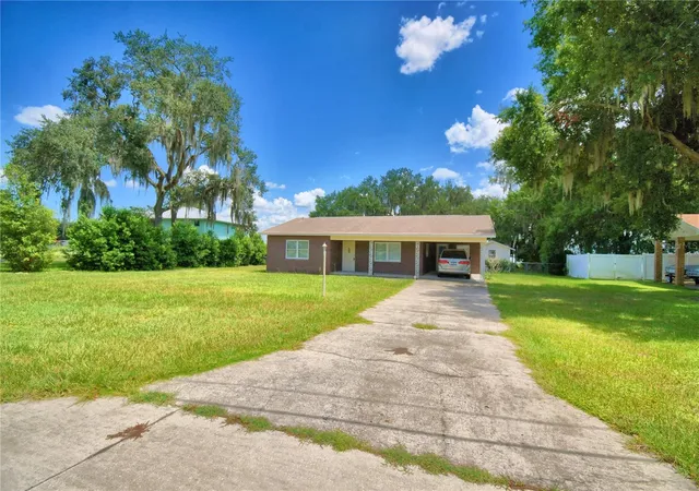 Photo 3 of Single family home for sale at 214 N Lake Reedy Blvd, Frostproof, FL 33843 | MLS# K4903747 | Listing updated on 2026-09-01