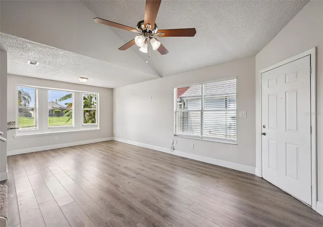 Photo 4 of Single family home for sale at 9816 Surrey Ridge Rd, Orlando, FL 32825 | MLS# O6437966 | Listing updated on 2026-10-12