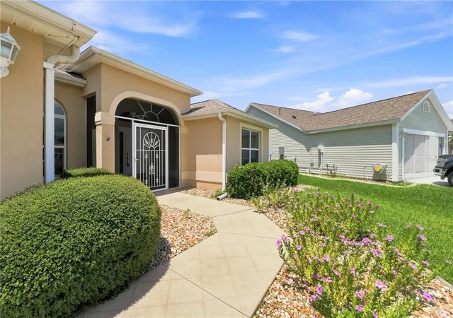 Photo 2 of Single family home for sale at 1304 De La Garza Pl, The Villages, FL 32162 | MLS# O6437971 | Listing updated on 2026-09-25