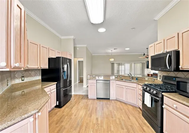 Photo 4 of Single family home for sale at 1304 De La Garza Pl, The Villages, FL 32162 | MLS# O6437971 | Listing updated on 2026-09-25