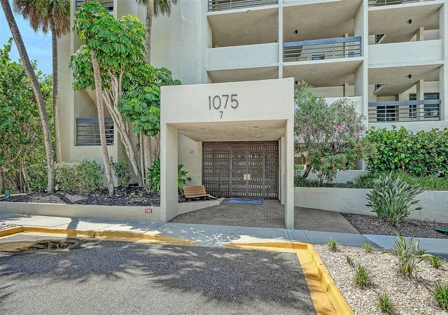 Photo 2 of Condo for sale at 1075 Gulf Of Mexico Dr #303, Longboat Key, FL 34228 | MLS# A4704636 | Listing updated on 2026-09-07
