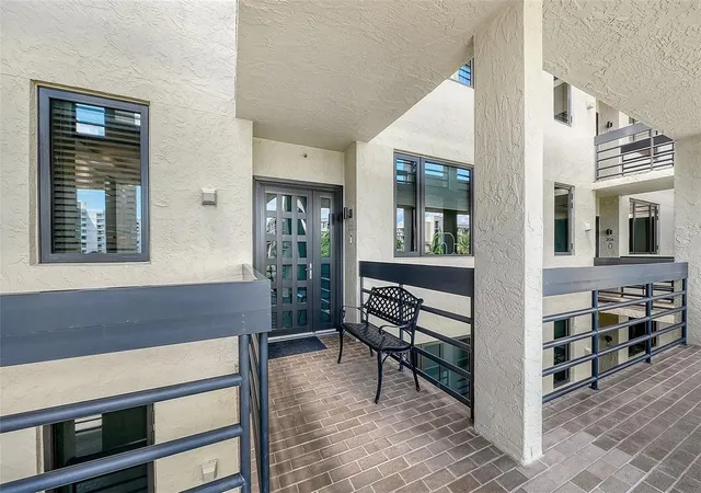 Photo 3 of Condo for sale at 1075 Gulf Of Mexico Dr #303, Longboat Key, FL 34228 | MLS# A4704636 | Listing updated on 2026-09-07