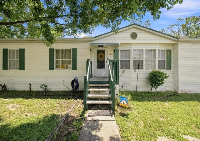 Photo 1 of Sale Pending at 12818 Hawk Hl Dr, Thonotosassa, FL 33592 | MLS# TB8544190 | Listing updated on 2026-09-18
