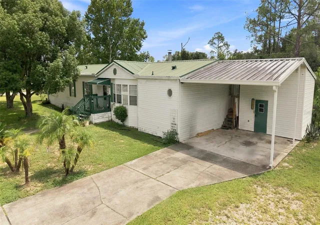 Photo 3 of Sale Pending at 12818 Hawk Hl Dr, Thonotosassa, FL 33592 | MLS# TB8544190 | Listing updated on 2026-09-18