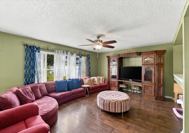 Photo 4 of Single family home for sale at 7517 Hunters Greene Cir, Lakeland, FL 33810 | MLS# L4964714 | Listing updated on 2026-09-24