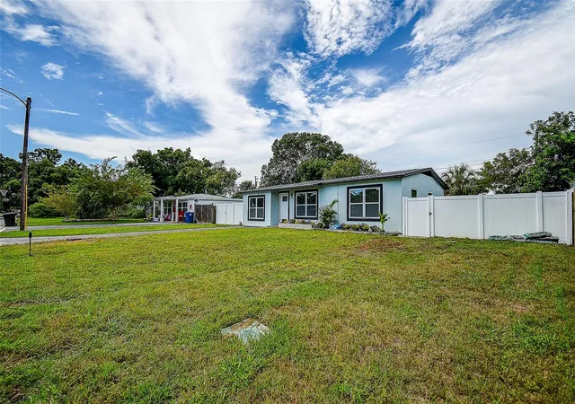 3rd image of 7580 Meadowlawn Dr N, Saint Petersburg, FL 33702 | MLS# TB8544206