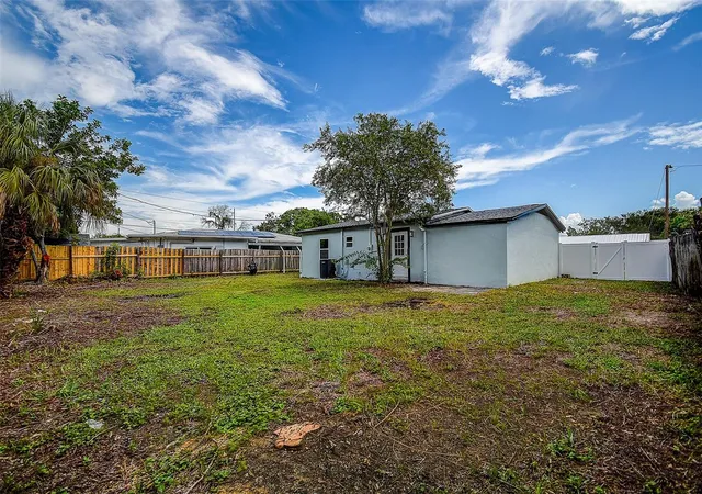 4th image of 7580 Meadowlawn Dr N, Saint Petersburg, FL 33702 | MLS# TB8544206