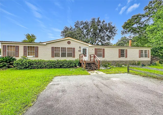 Photo 4 of Manufactured home for sale at 13906 SW 132nd Place, Archer, FL 32618 | MLS# TB8544207 | Listing updated on 2026-09-02