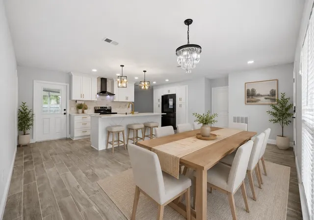Photo 3 of Single family home for sale at 2005 Russell Dr, Tampa, FL 33618 | MLS# TB8544215 | Listing updated on 2026-10-31
