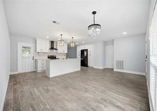 Photo 4 of Single family home for sale at 2005 Russell Dr, Tampa, FL 33618 | MLS# TB8544215 | Listing updated on 2026-10-31