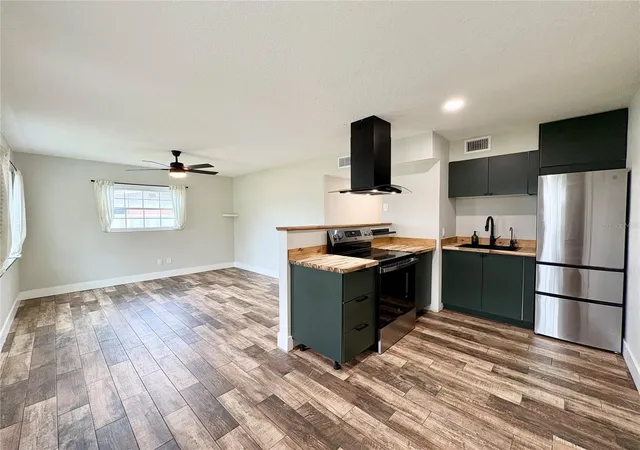 Photo 4 of Single family home for sale at 10333 Loubet St, Orlando, FL 32817 | MLS# O6438003 | Listing updated on 2026-09-04