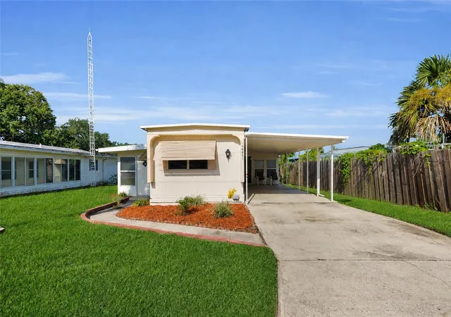 Photo 2 of Manufactured home for sale at 24631 Palmetto Dr, Leesburg, FL 34748 | MLS# G5117221 | Listing updated on 2026-09-22