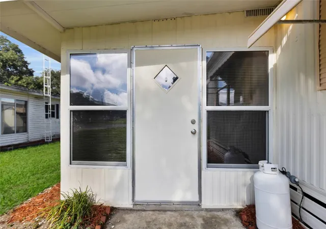 Photo 3 of Manufactured home for sale at 24631 Palmetto Dr, Leesburg, FL 34748 | MLS# G5117221 | Listing updated on 2026-09-22
