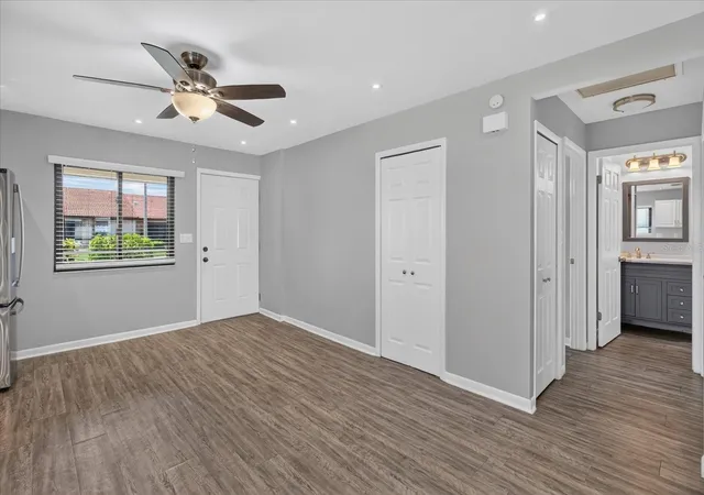 Photo 4 of House for sale at 7360 Ulmerton Rd #2E, Largo, FL 33771 | MLS# V4951040 | Listing updated on 2026-09-20