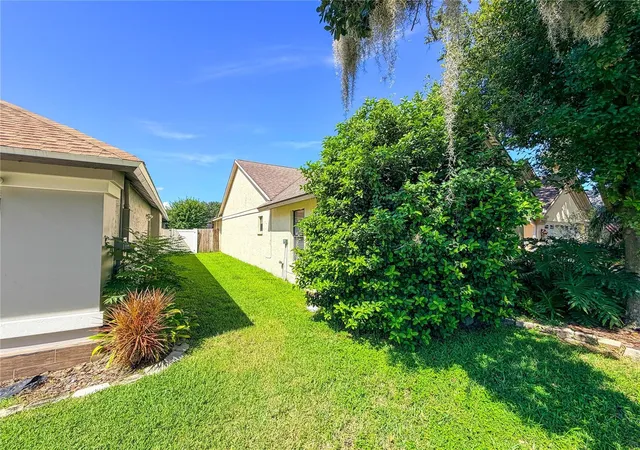 Photo 2 of Single family home for sale at 9542 Pebble Glen Ave, Tampa, FL 33647 | MLS# W7889088 | Listing updated on 2026-10-02