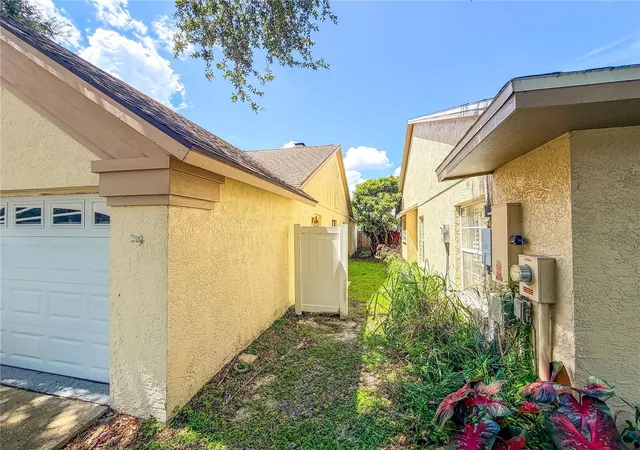 Photo 3 of Single family home for sale at 9542 Pebble Glen Ave, Tampa, FL 33647 | MLS# W7889088 | Listing updated on 2026-10-02