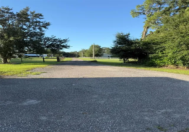 Photo 3 of Sale Pending at 1978 Wooten Rd, Dover, FL 33527 | MLS# L4964718 | Listing updated on 2026-09-26