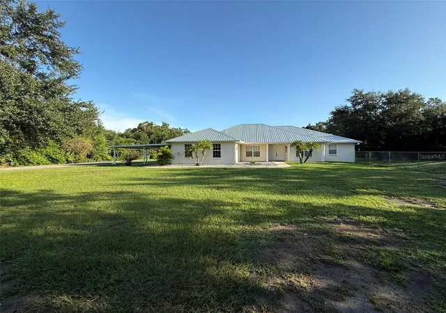 Photo 4 of Sale Pending at 1978 Wooten Rd, Dover, FL 33527 | MLS# L4964718 | Listing updated on 2026-09-26