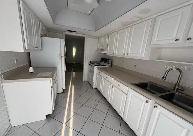 Photo 3 of Condo for sale at 6259 Green View Cir #108, Sarasota, FL 34231 | MLS# A4704669 | Listing updated on 2026-09-16
